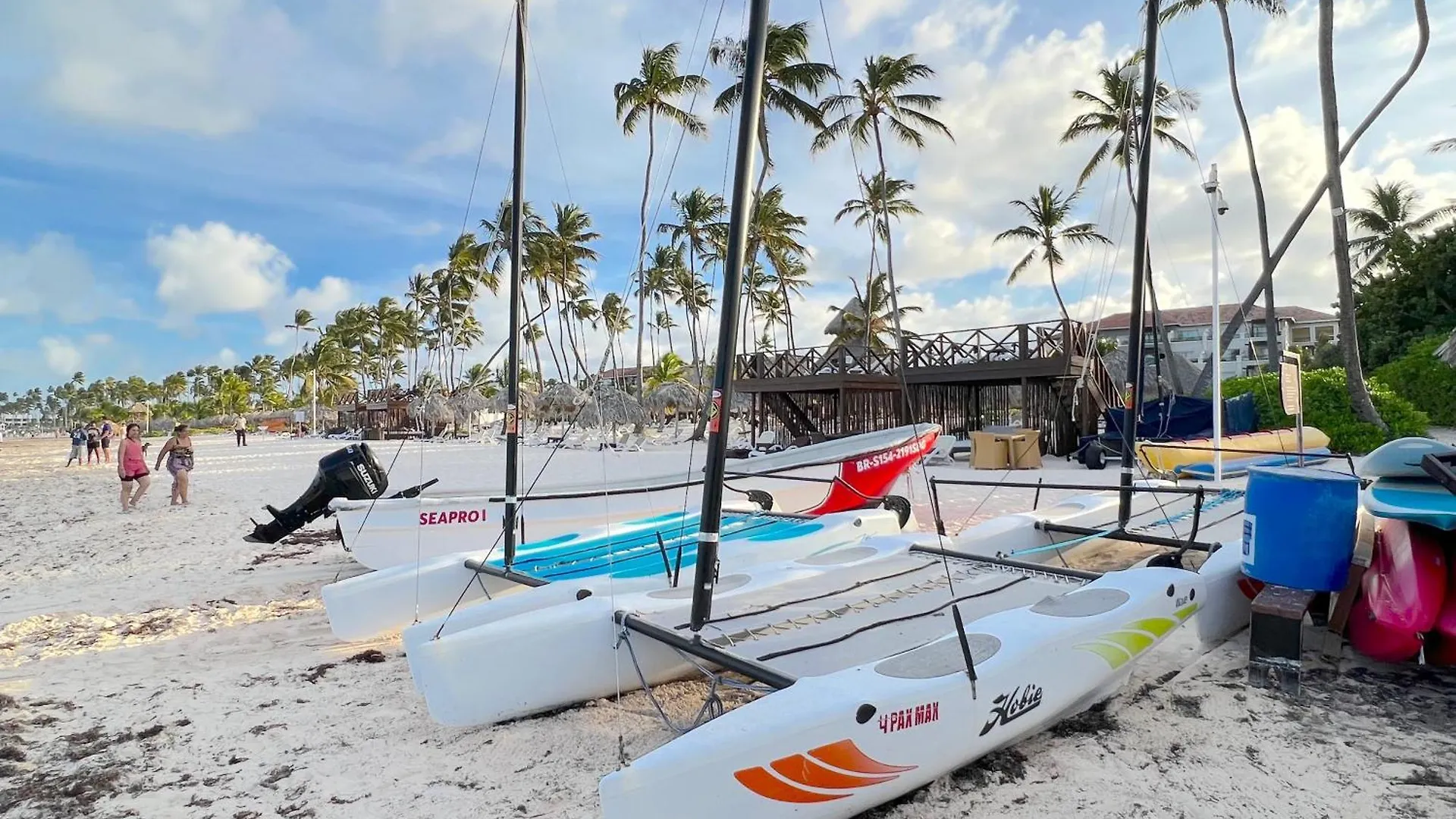 Hotel Vacation Suites With Rooftop Pool, Beach Club, Spa, Restaurants - Playa Los Corales Punta Cana