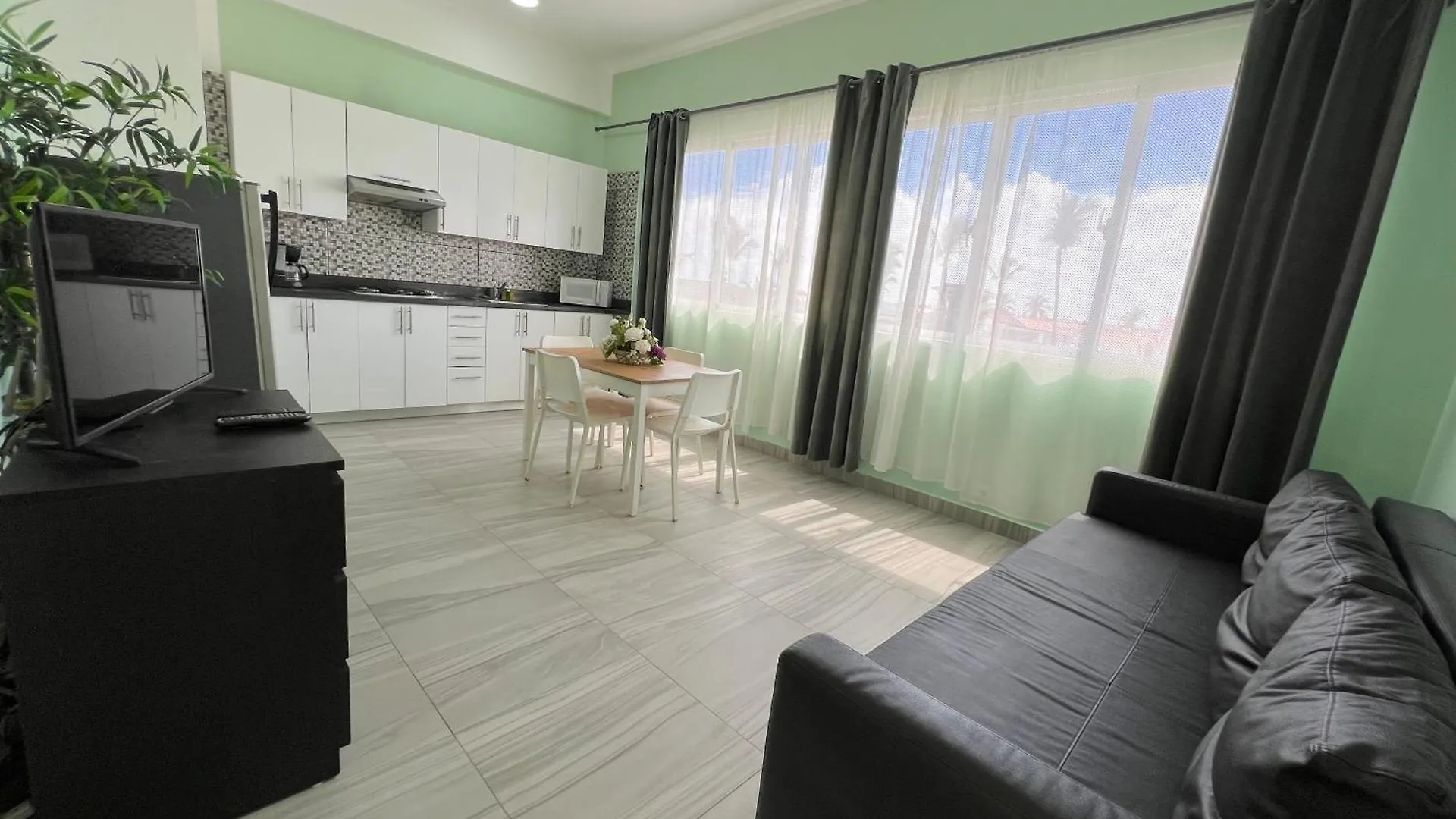 Vacation Suites With Rooftop Pool, Beach Club, Spa, Restaurants - Playa Los Corales Punta Cana 5*,