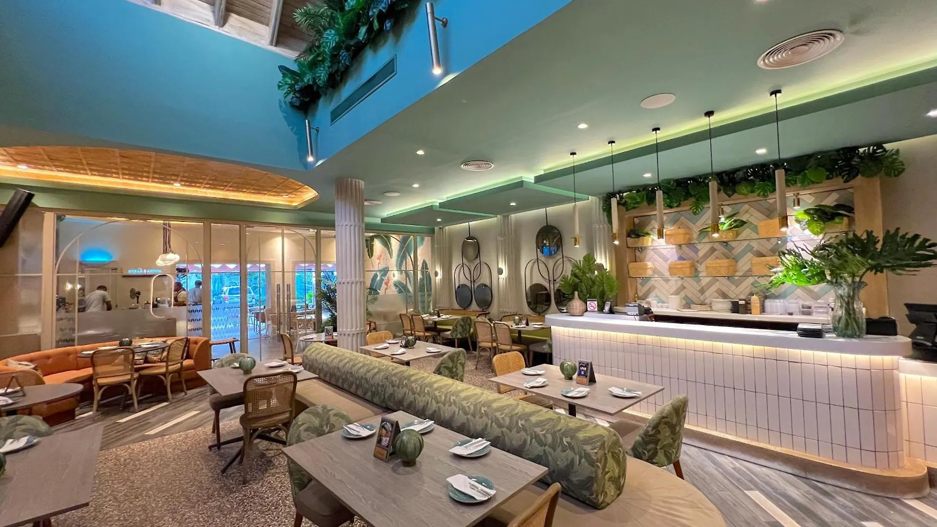 Vacation Suites With Rooftop Pool, Beach Club, Spa, Restaurants - Playa Los Corales Punta Cana